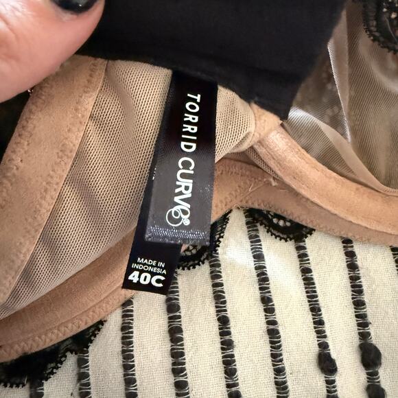 TORRID Curve | Black Lace Unlined Bra Balconette | 40 C BNWT - Picture 5 of 6